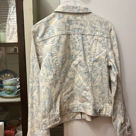 Brand new floral detail Jean jacket - Picture 3 of 4